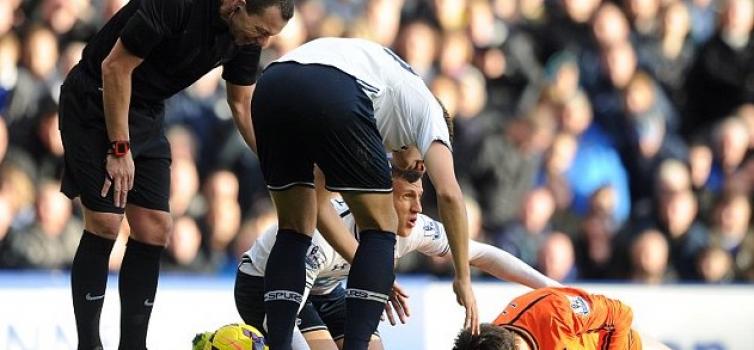 Hugo Lloris goes down injured