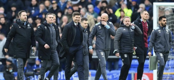 Gerrard pays tribute to the 'firm' after Everton win