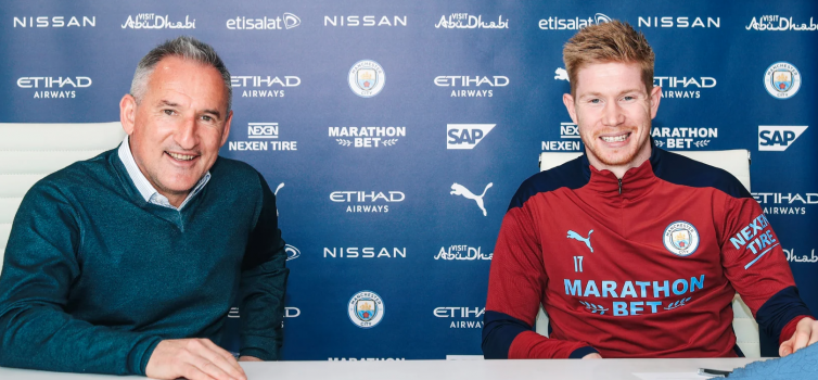 Penning new deal: De Bruyne with Man City Director of Football Txiki Begiristain