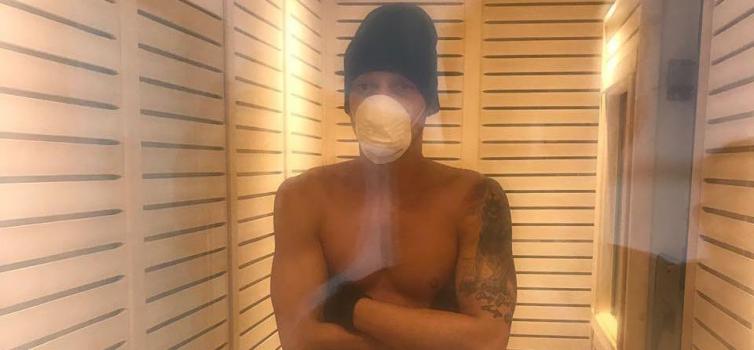 Mesut Ozil undergoing a cryotherapy treatment last season